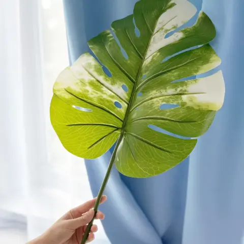 Штучне листя Engard Monstera Alba, 71 см